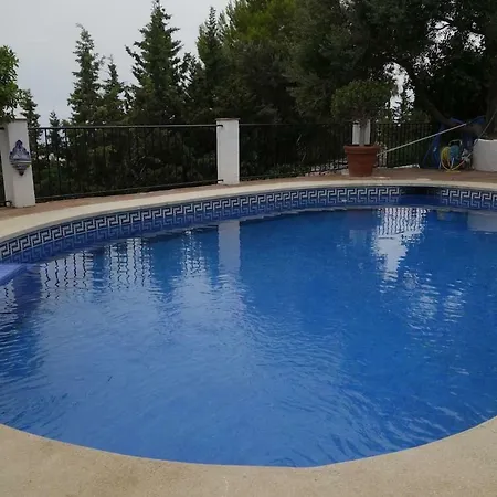 Проживание в семье Casa Pacifica Михас